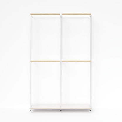 Doppelmodul der MALYA OSLO Kleiderstange mit zwei Hängestangen-Ebenen – frontal- wandmontiertes Garderobensystem mit weißem Aluminiumgestell und FSC-zertifizierten Multiplex-Holzflächen in Natur, perfekt für offene Kleiderschränke, Flure oder minimalistische Ankleidezimmer.