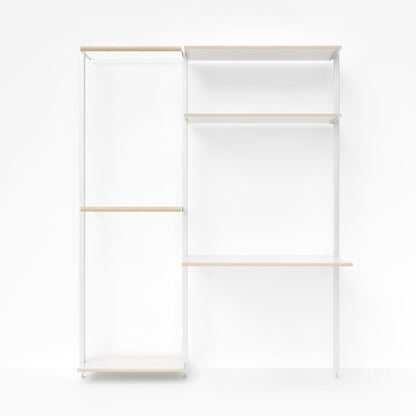 Wandmontiertes Regalsystem  von MALYA mit integriertem Schreibtisch – frontalansicht -modulare Kombination aus natürlichen Aluminiumprofilen und FSC-zertifiziertem Multiplex in Natur, flexibel konfigurierbar für Homeoffice, Wohnbereich oder Studio mit viel Stauraum und klarer Linienführung