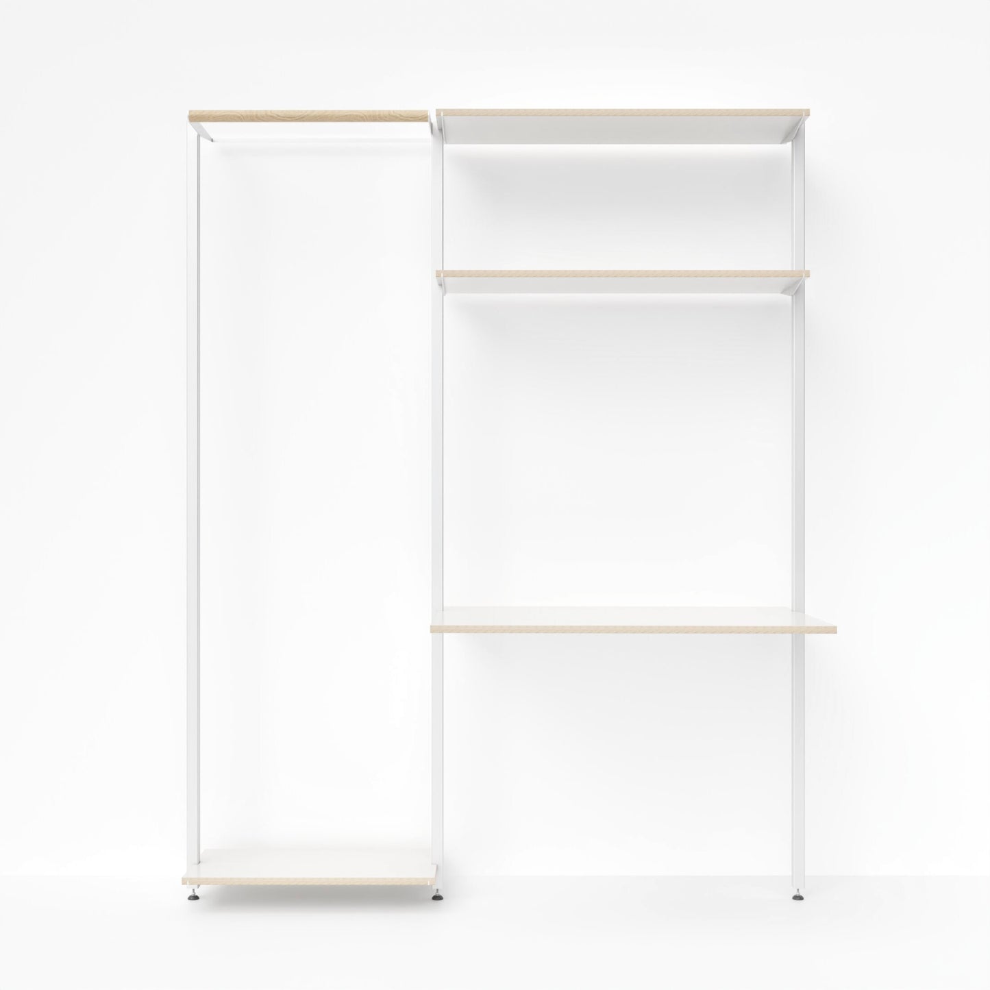 Modulare Kombination aus MALYA RIGA Schreibtisch und OSLO Kleiderstange – wandmontiertes System mit 90 cm breitem Arbeitselement und offener Garderobenstruktur aus Aluminiumprofilen und naturfarbenem Multiplex, ideal für hybride Räume zwischen Arbeiten und Wohnen.